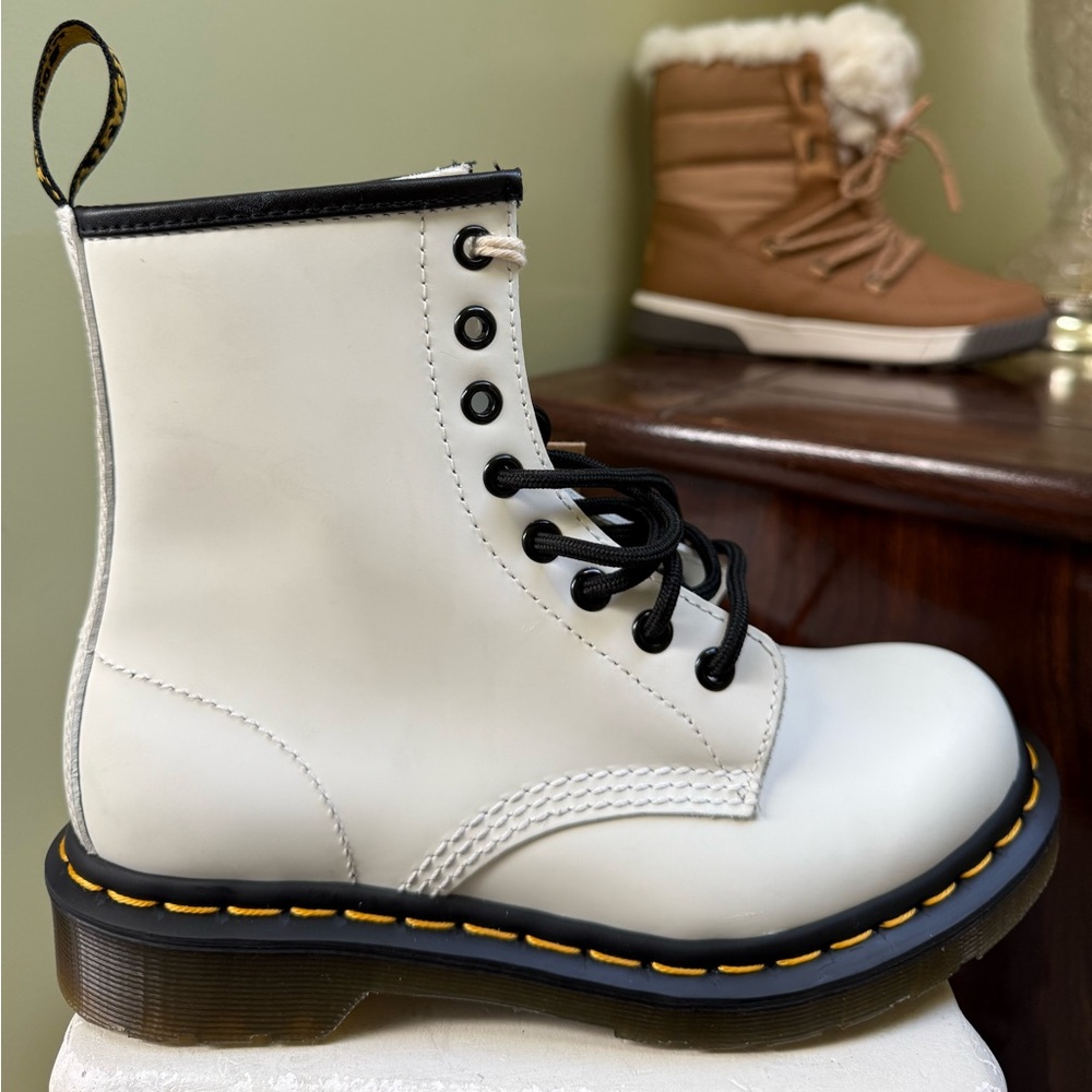 Dr. Martens White leather combat Boots with yellow Accents size 6 women H31N13